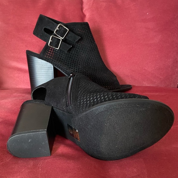(SOLD) Black Soda vegan ankle heels - Picture 3 of 5